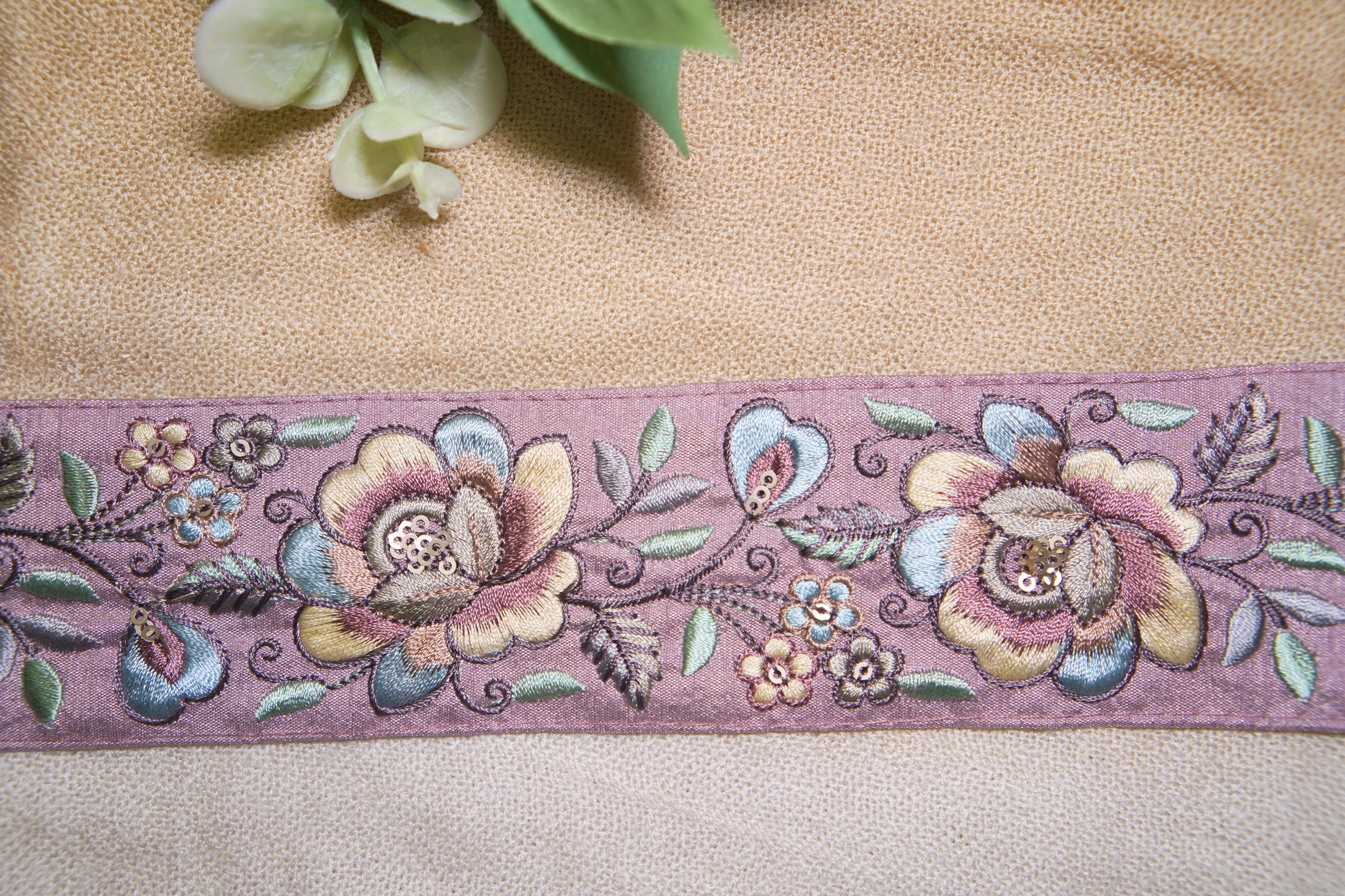 Elegant Floral Embroidery Trim