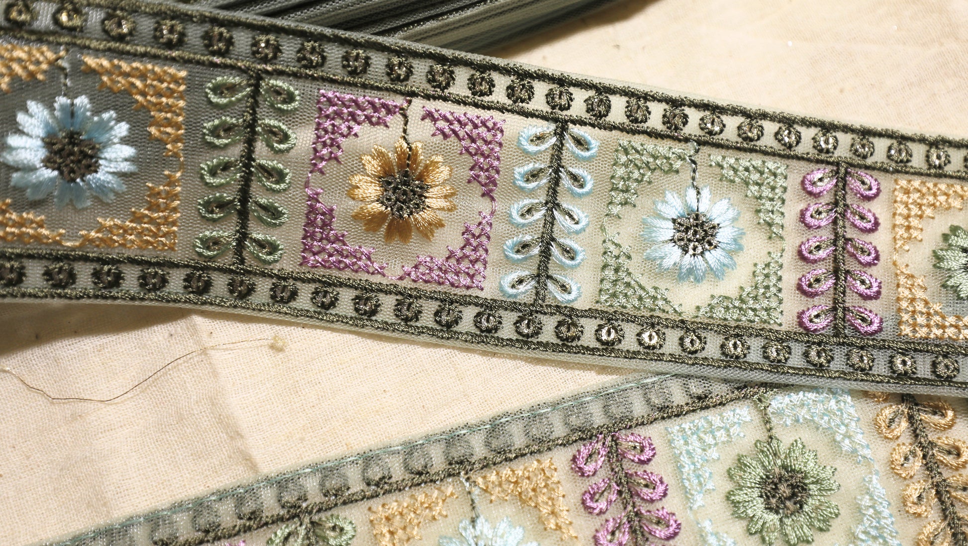 Vintage Floral Box Embroidered Trim