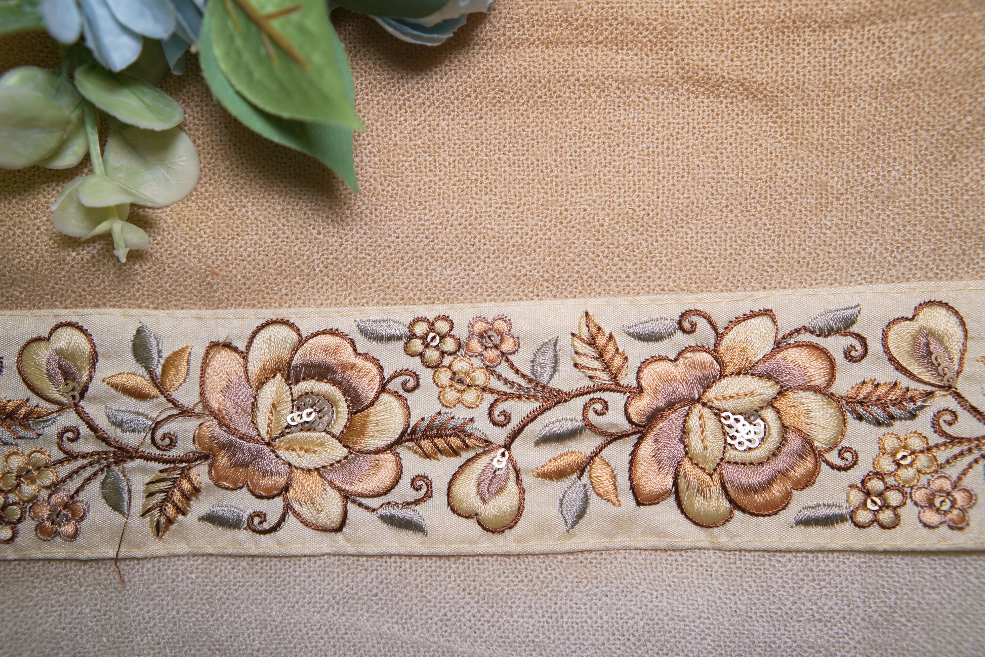 Elegant Floral Embroidery Trim
