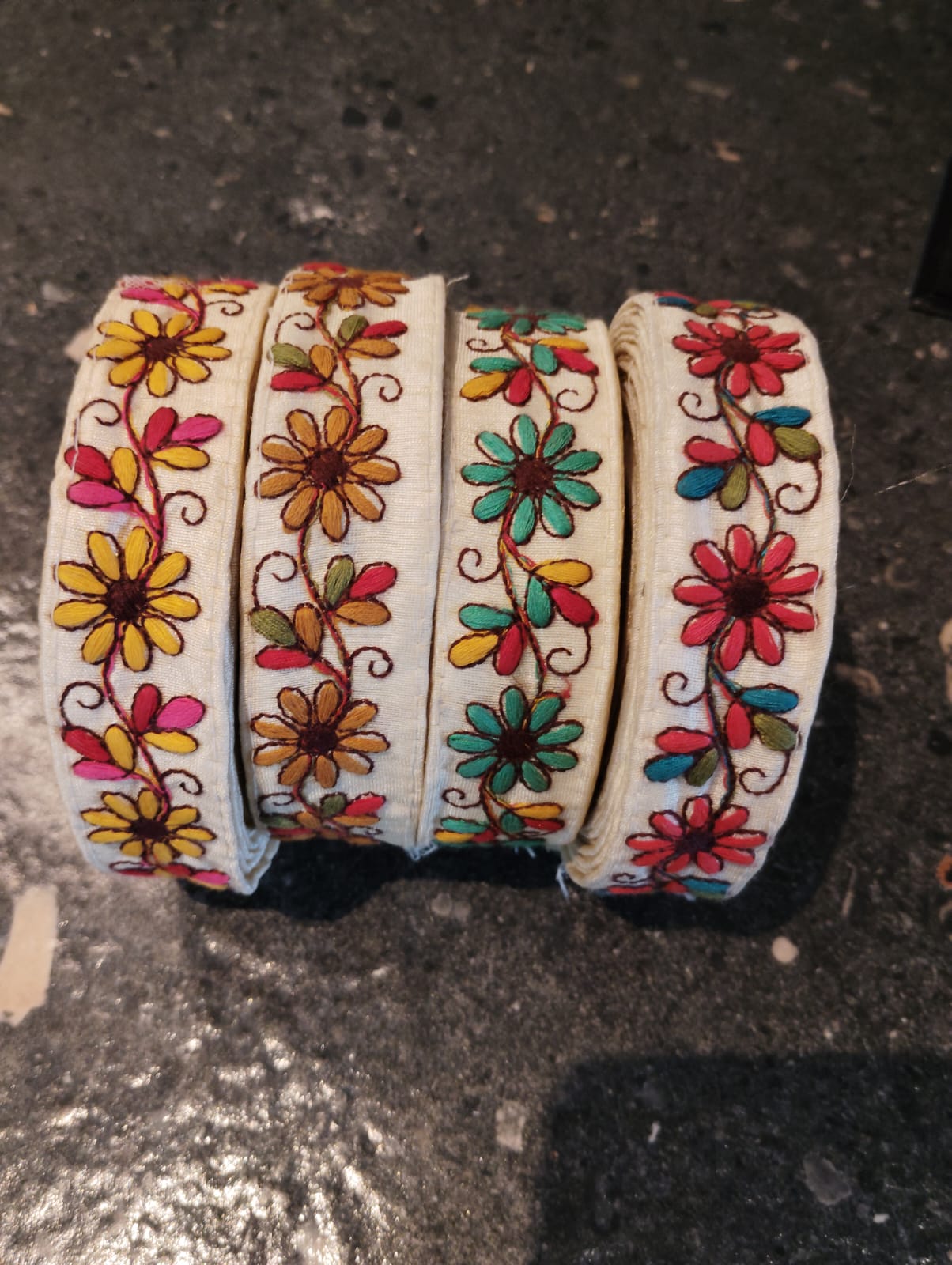 Embroidered Daisy Floral Trim
