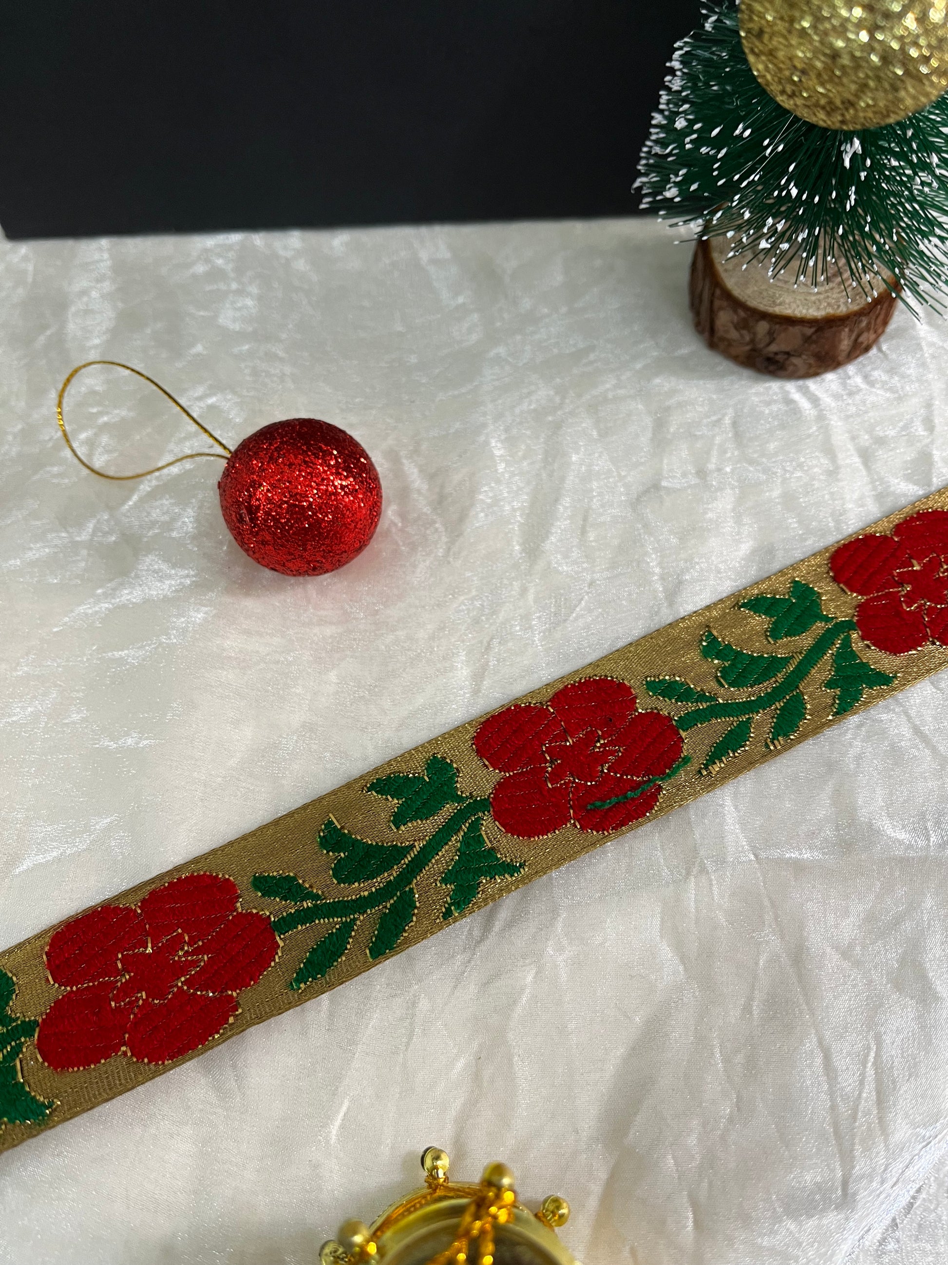 Jacquard Flower Border Trim