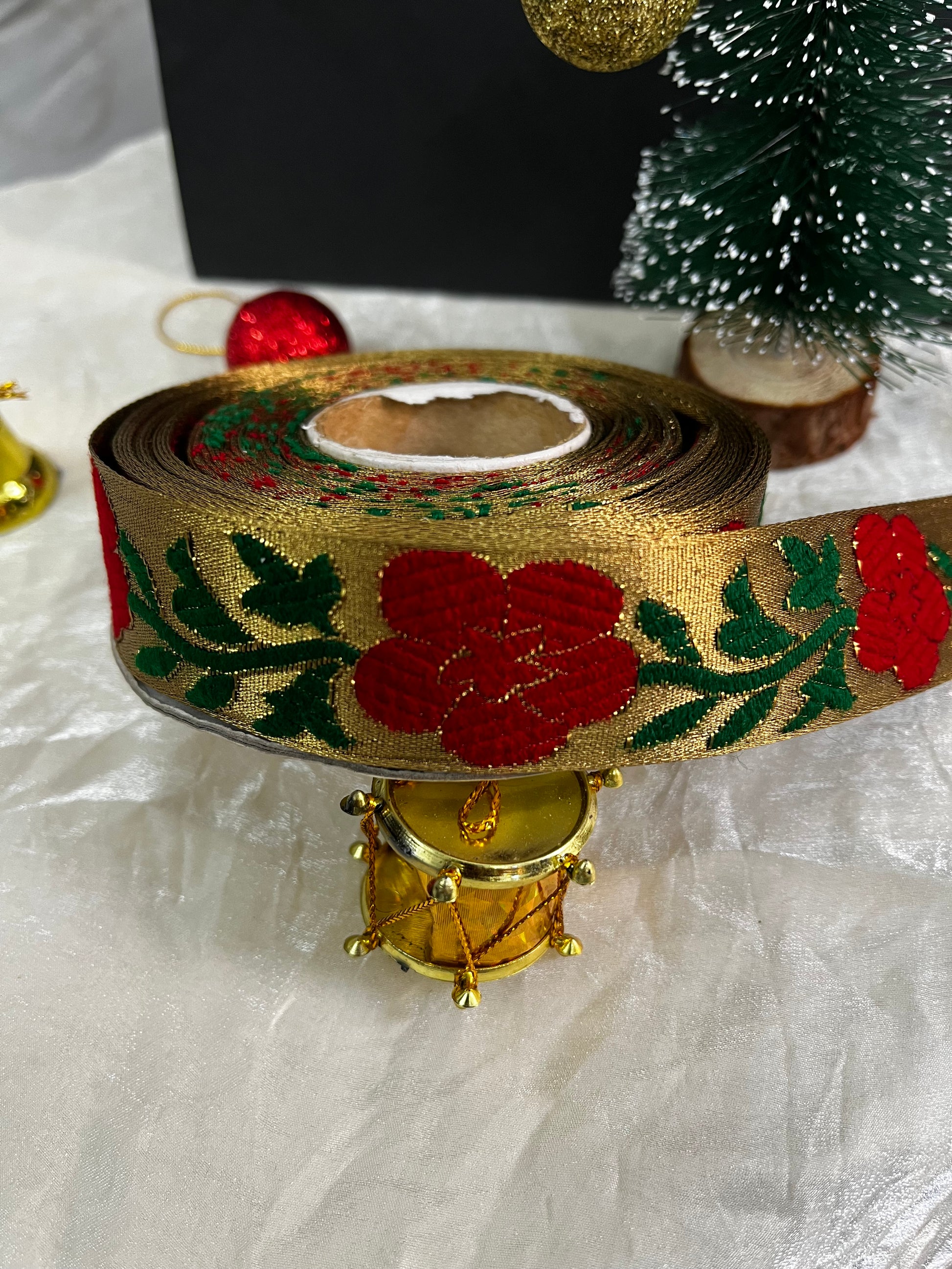 Jacquard Flower Border Trim