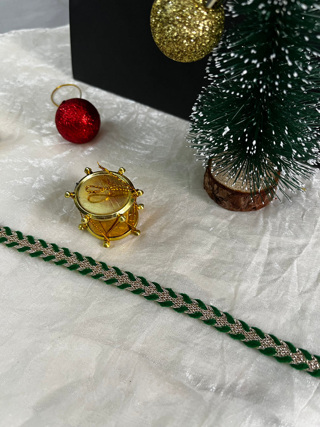 Narrow Green & Gold Chevron Trim