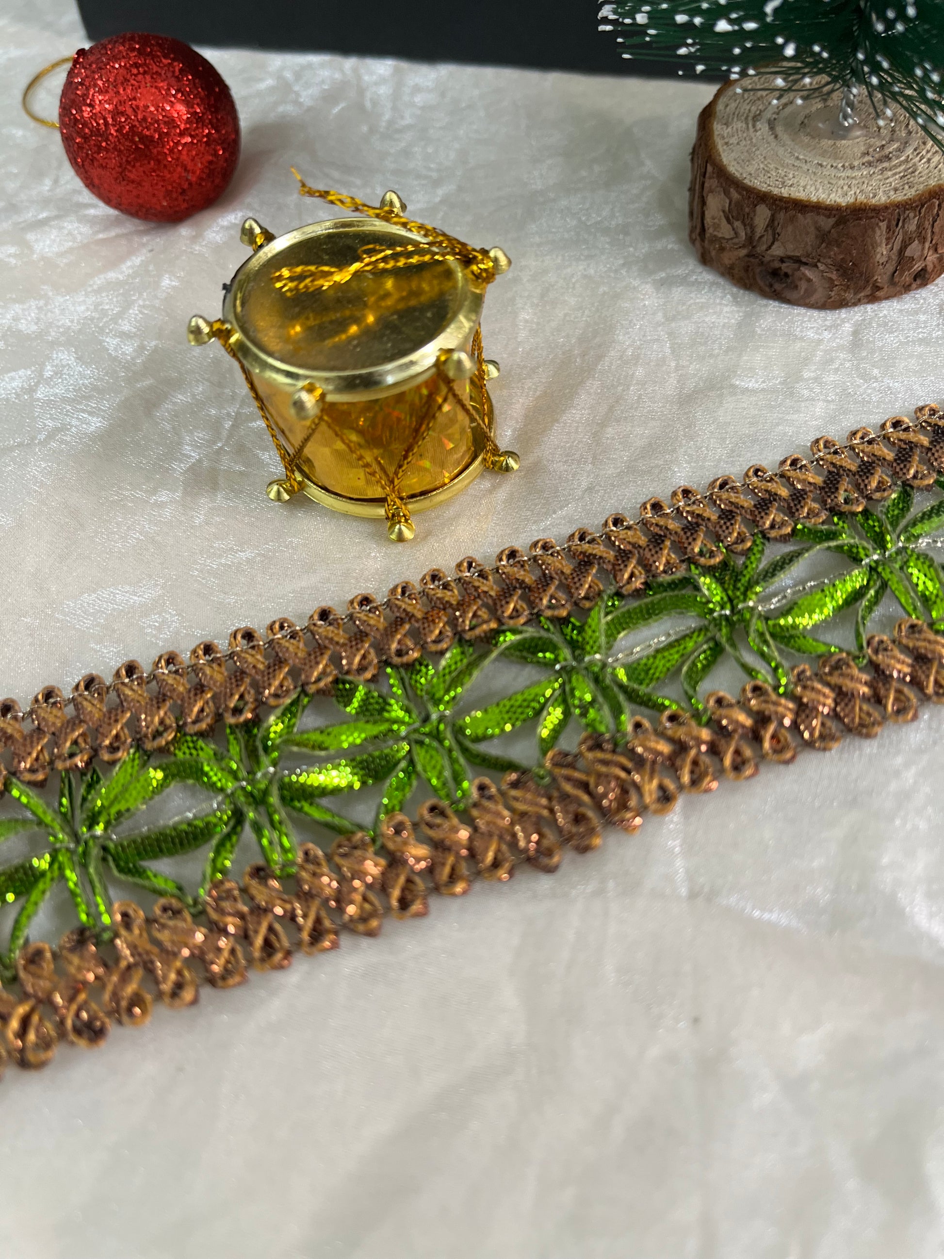 Leaf Trim with Copper Border