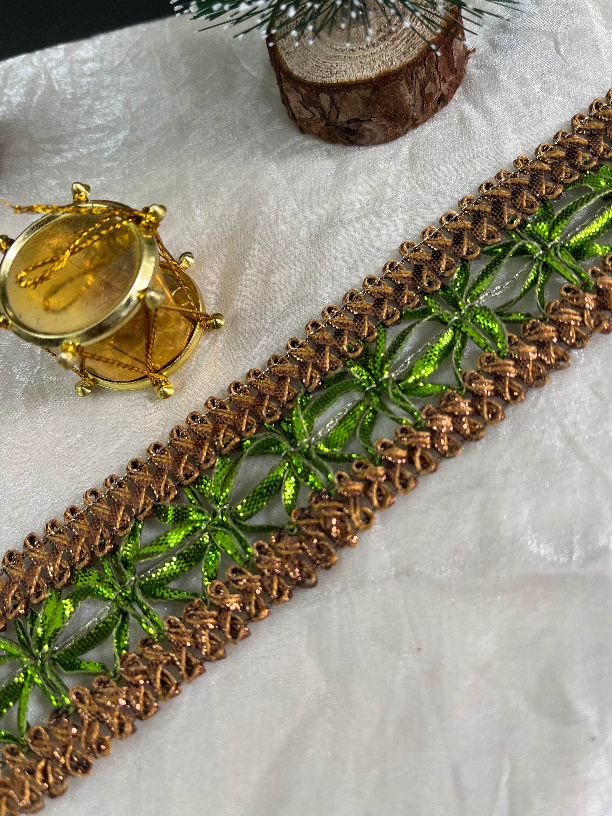 Leaf Trim with Copper Border