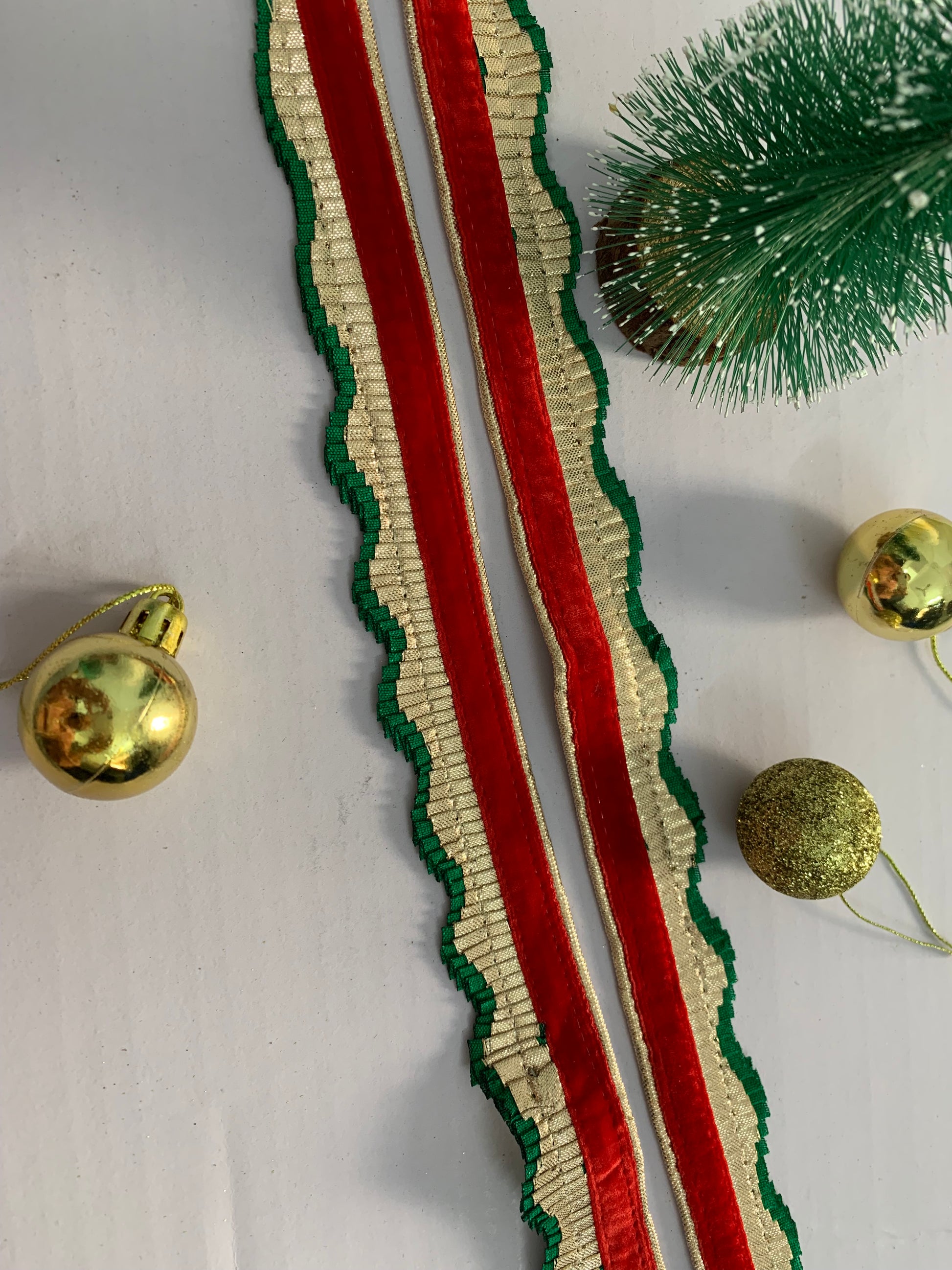 Red, Green, and Gold Scalloped Edge Trim