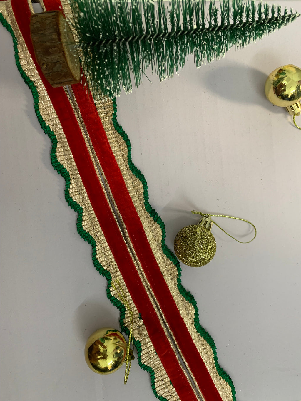 Red, Green, and Gold Scalloped Edge Trim