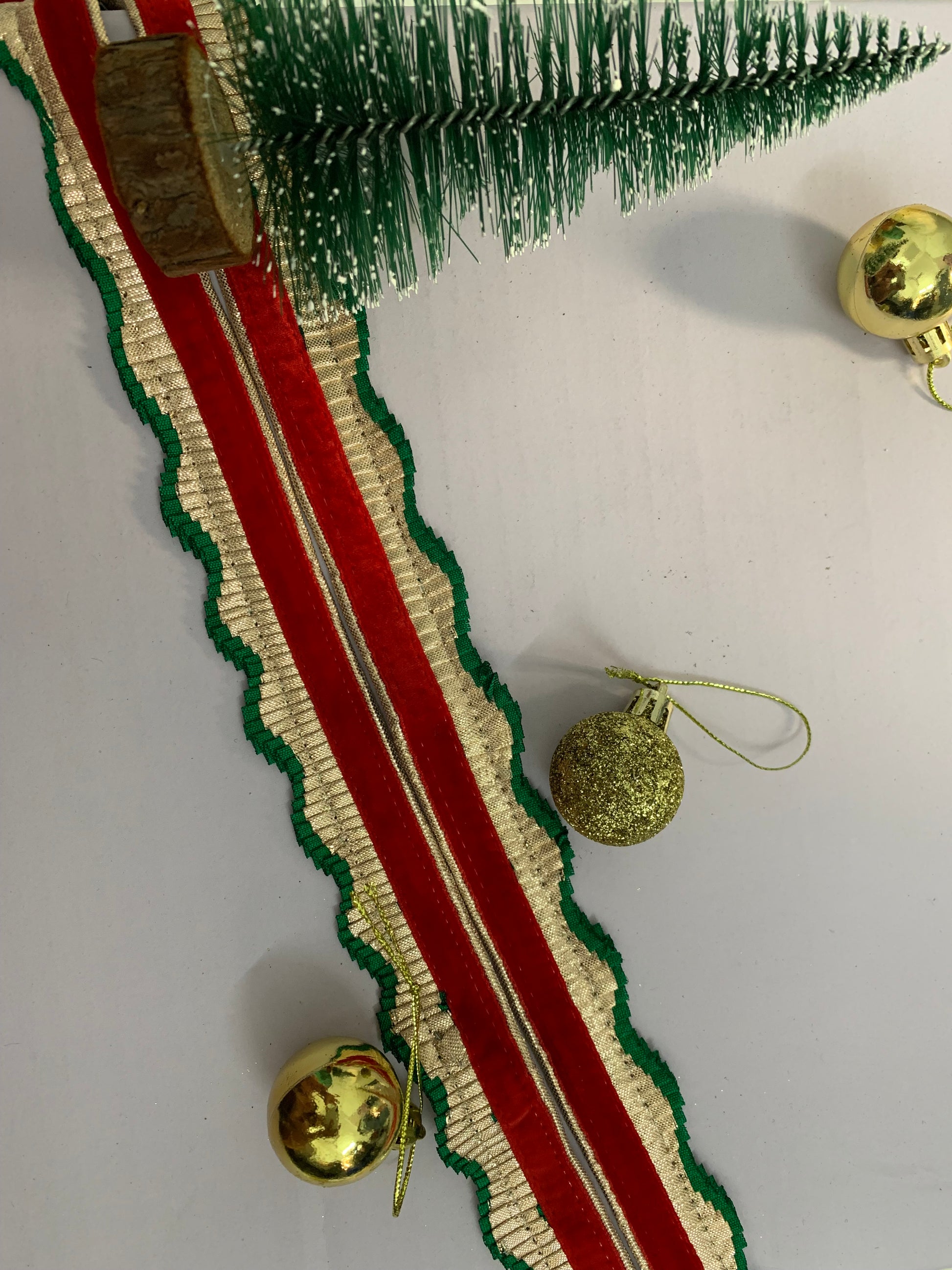 Red, Green, and Gold Scalloped Edge Trim