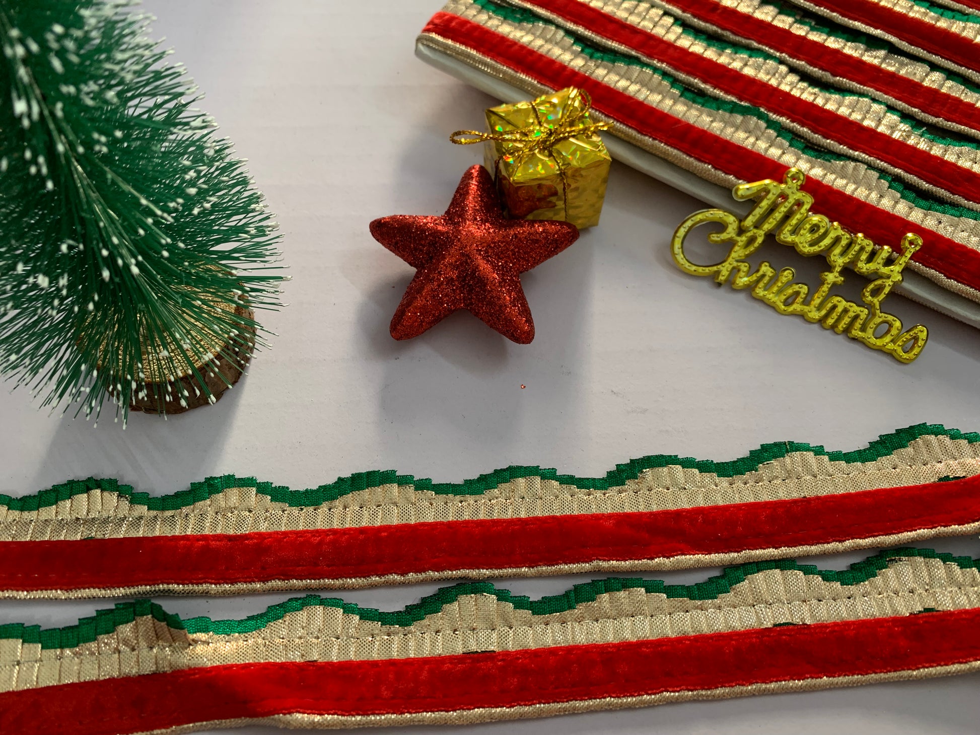 Red, Green, and Gold Scalloped Edge Trim