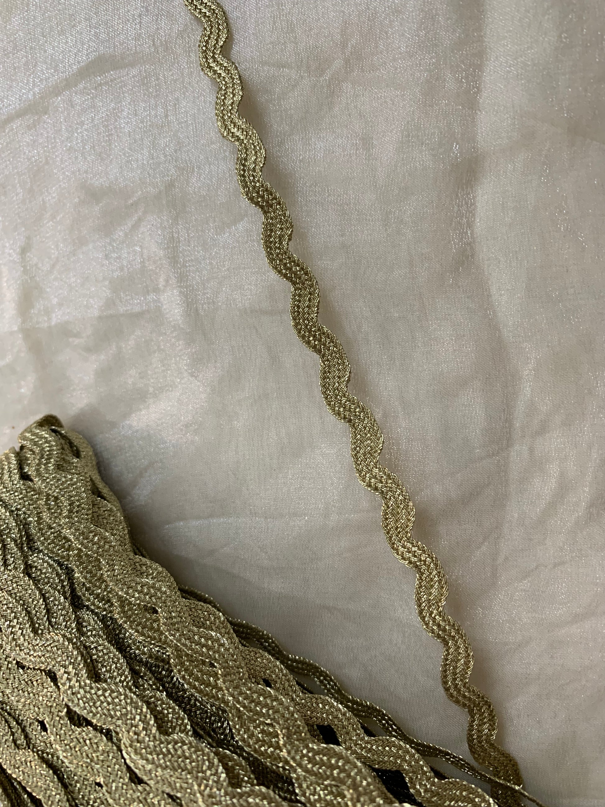 Golden Braided Wavy Dori Trim