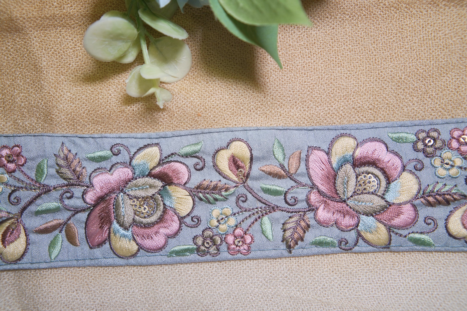 Elegant Floral Embroidery Trim