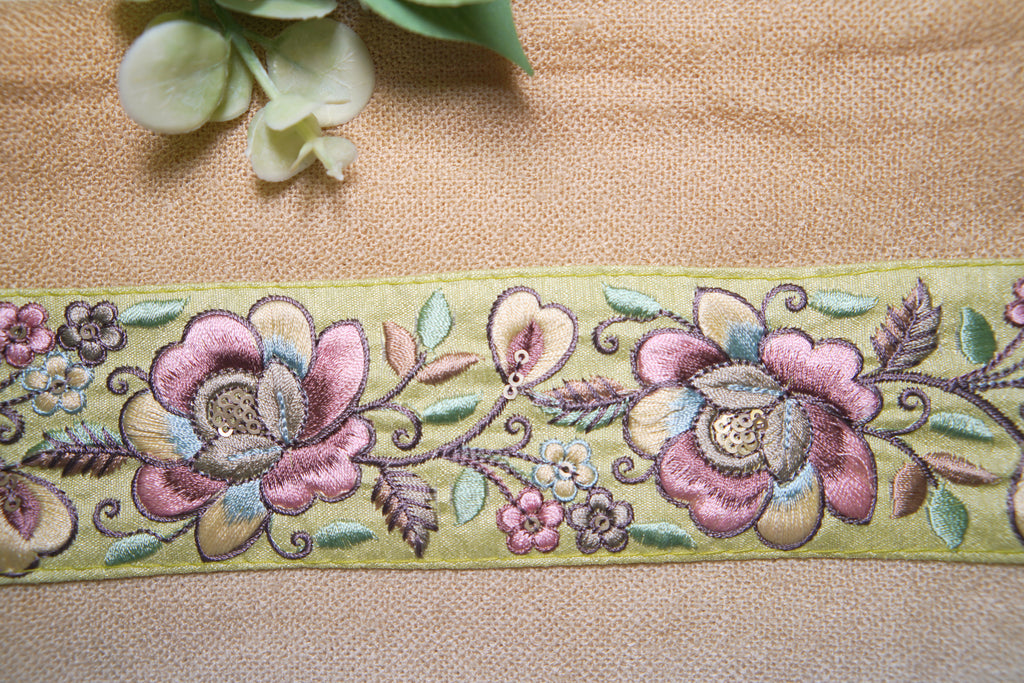 Elegant Floral Embroidery Trim