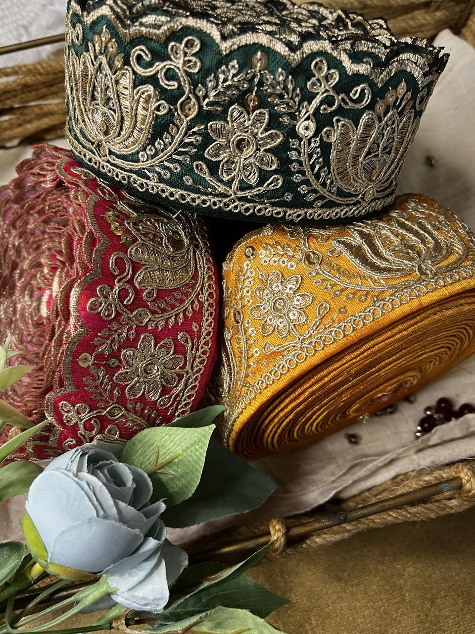 Royal Petal Border Lace